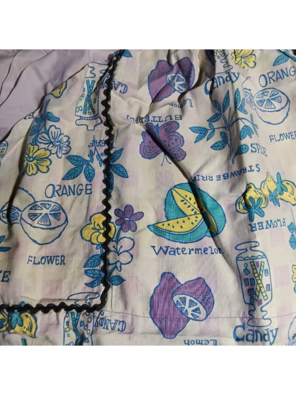 Womens Vintage Kitchen Apron 1950s 1/2 Lilac/Purple Trim Butterfly Fruits Candy